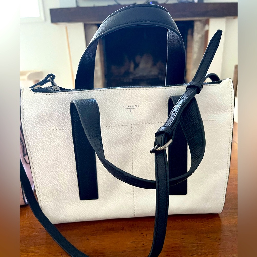 Tahiti handbag in white with black strap